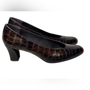 STUART WEITZMAN Women's Dark Brown Croc Leather Tilting Pump Size 7.5